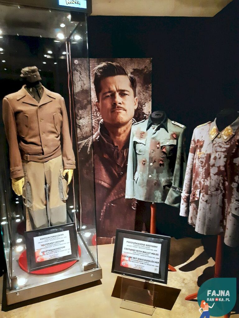 MovieGate: Gablota z reprodukcjami kostiumów postaci z "Bękartów wojny".