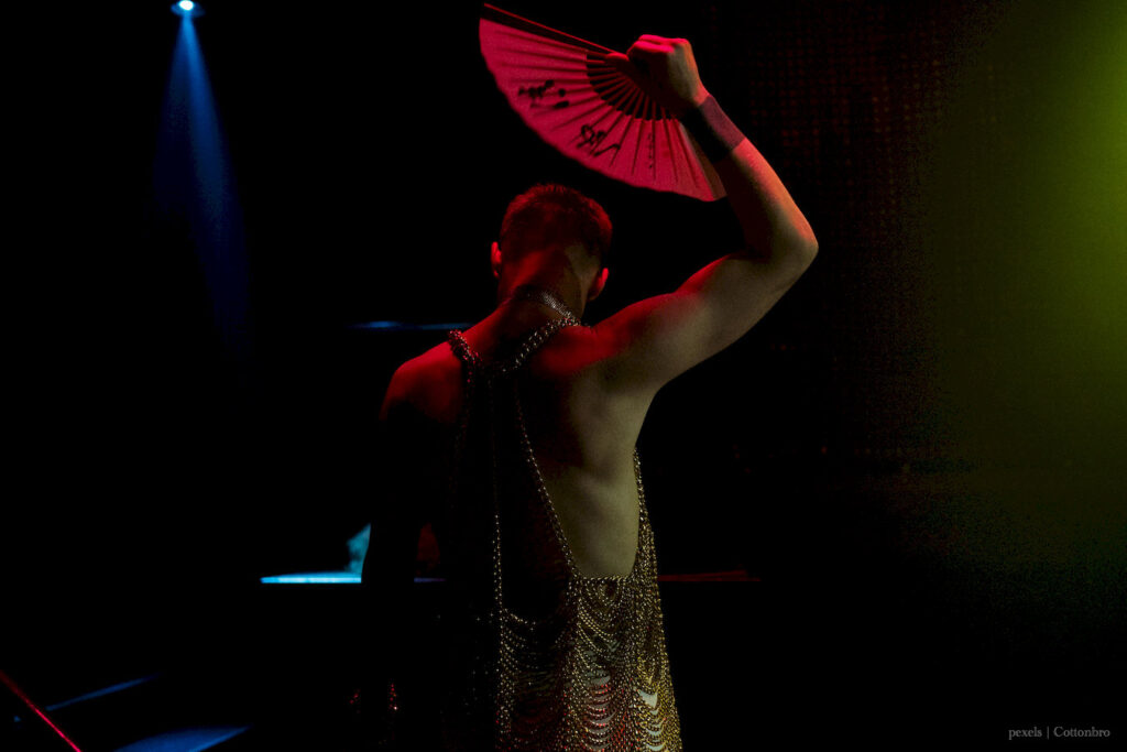 Randka z burleską - coraz większą popularność zyskują występy mężczyzn.