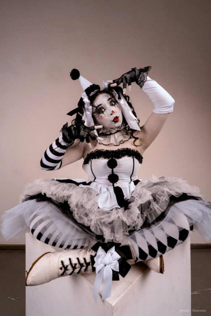 Randka z burleską - jeśli spotkacie na niej klowna, będzie to zmysłowe doznanie.