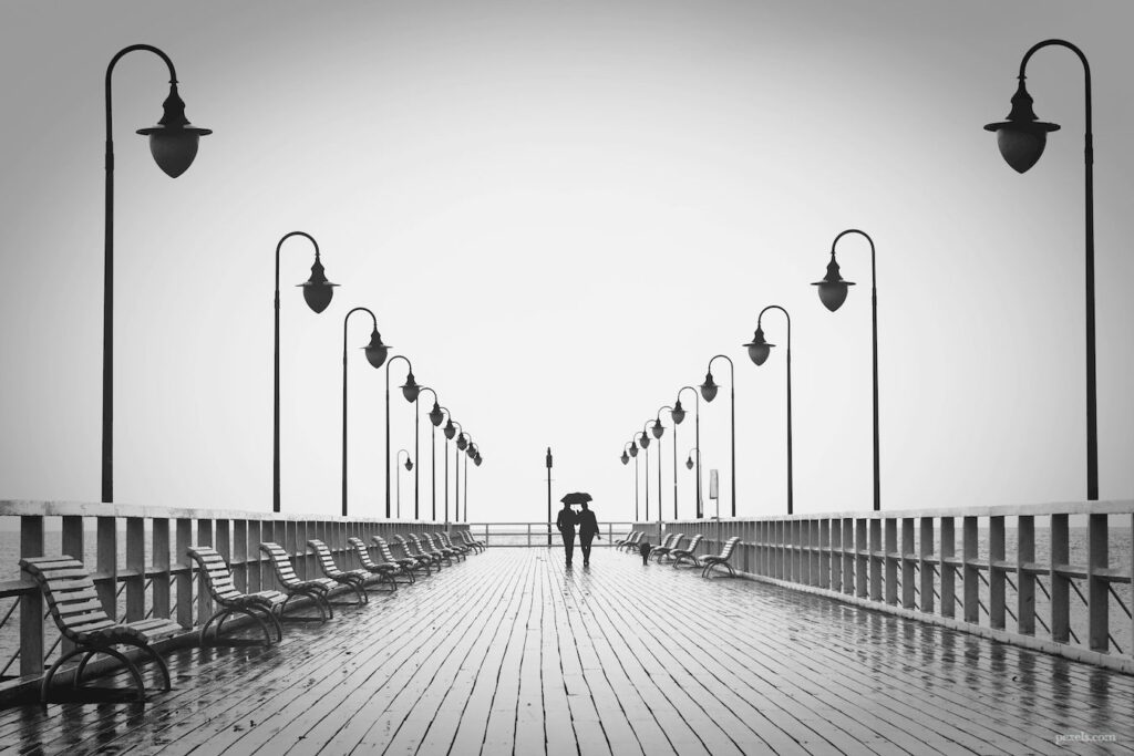 Randkowanie po 30 to nowy świat i niesamowite możliwości by przeżyć to na co nie było wcześniej czasu.