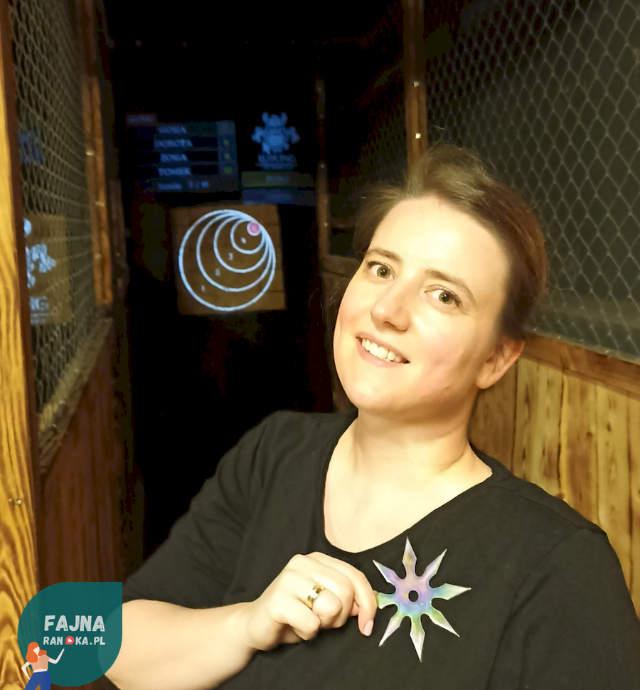 Na naszej randce rzucaliśmy też gwiazdkami ninja - Wiking Club Axe Throwing Wrocław.