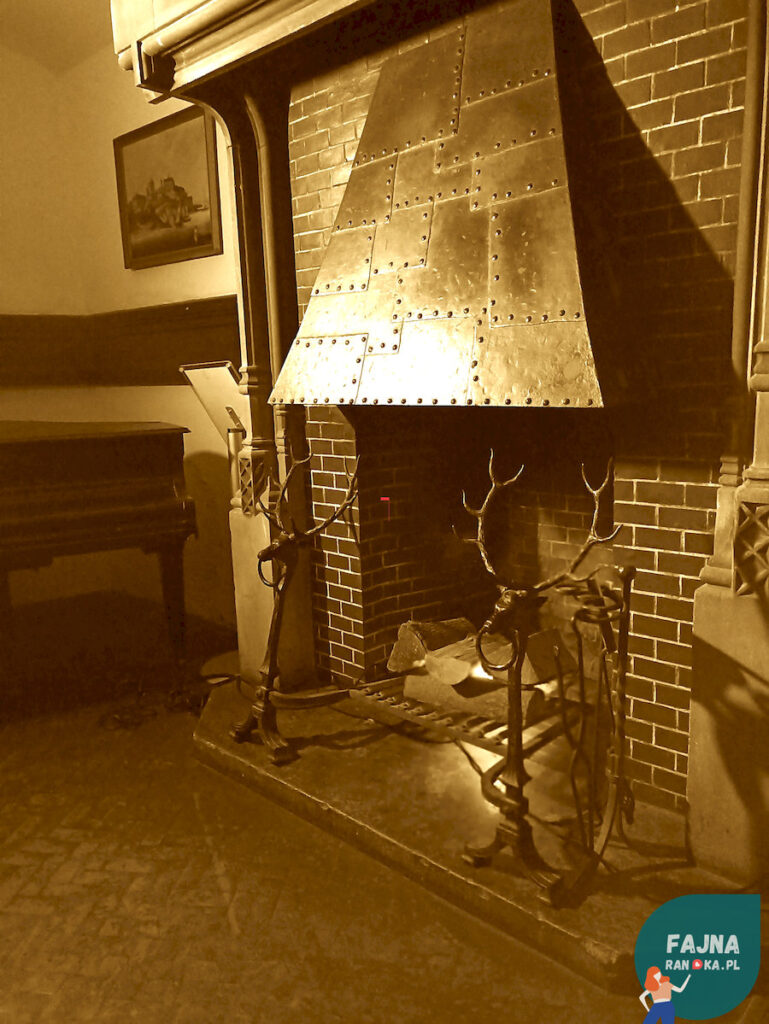 Zamek Czocha nocą to niezwykle klimatyczne miejsce na randkę.